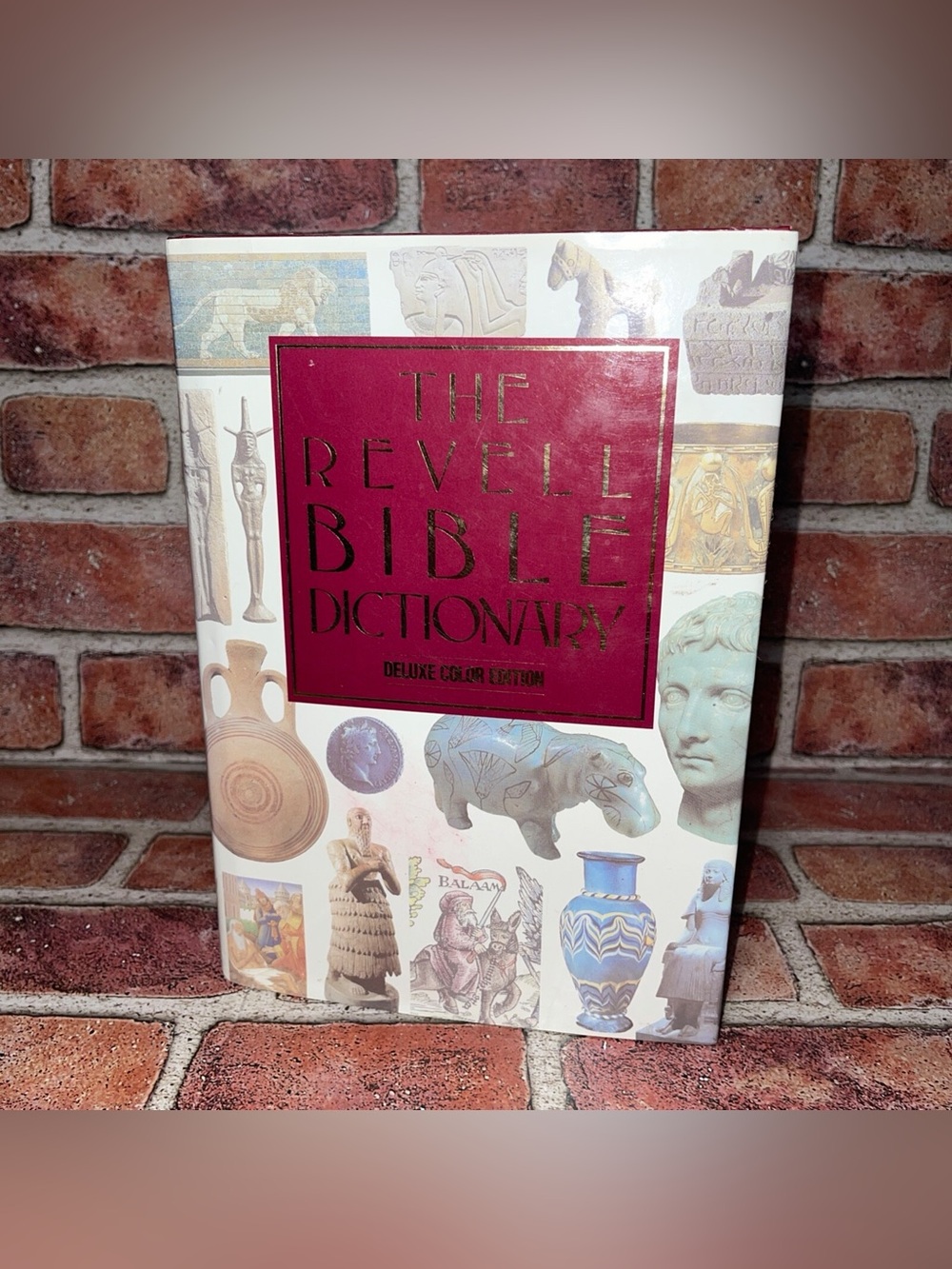 Pre-Owned The Revell Bible Dictionary [Deluxe Color Edition] Hardcover Book